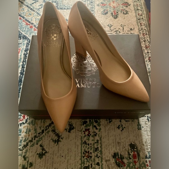Vince Camuto Shoes - Vince Camuto Thanley Pointed Toe Pump (5.5M; Sandstone)